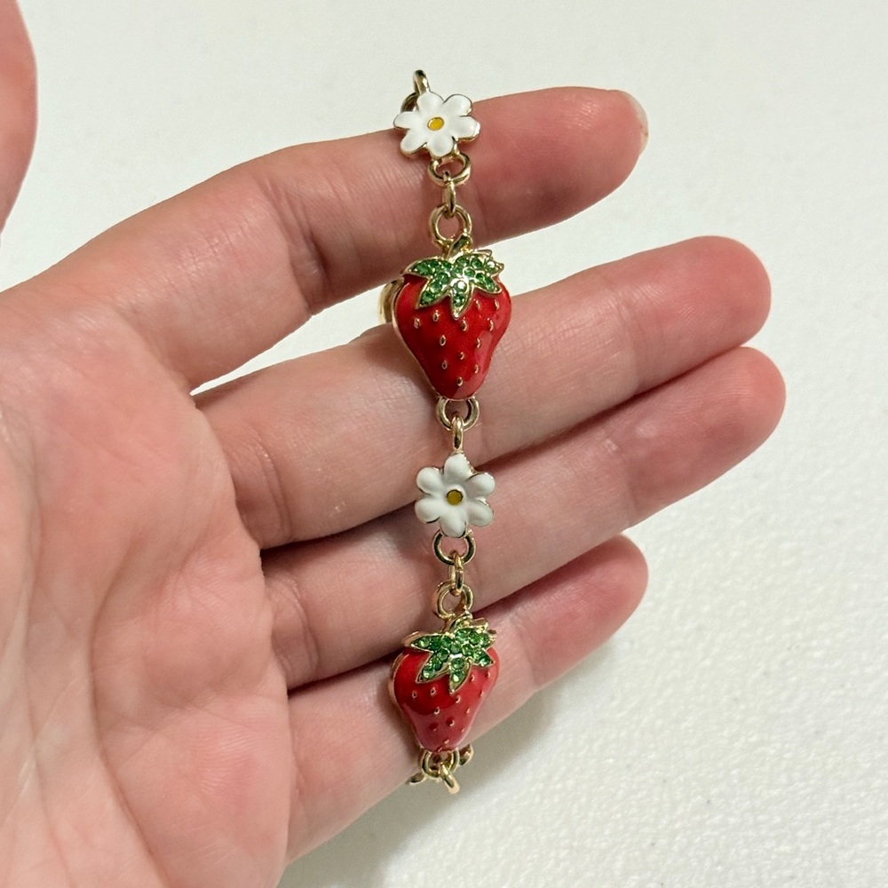 ⚜️ Strawberry Bracelet with Gold and White Details 🍓🌼 - Picture 6 of 8